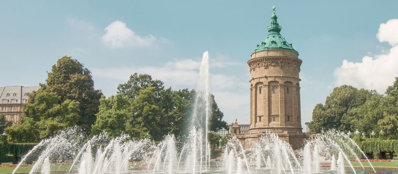 Blick auf den Wasserturm in Mannheim